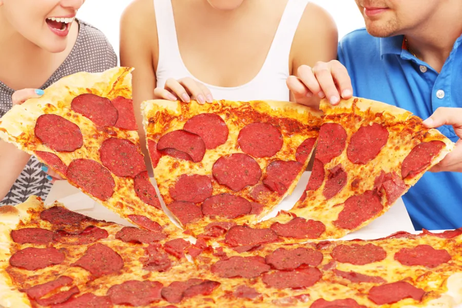 16 Inch Pizza: A Feast Fit for a Crowd